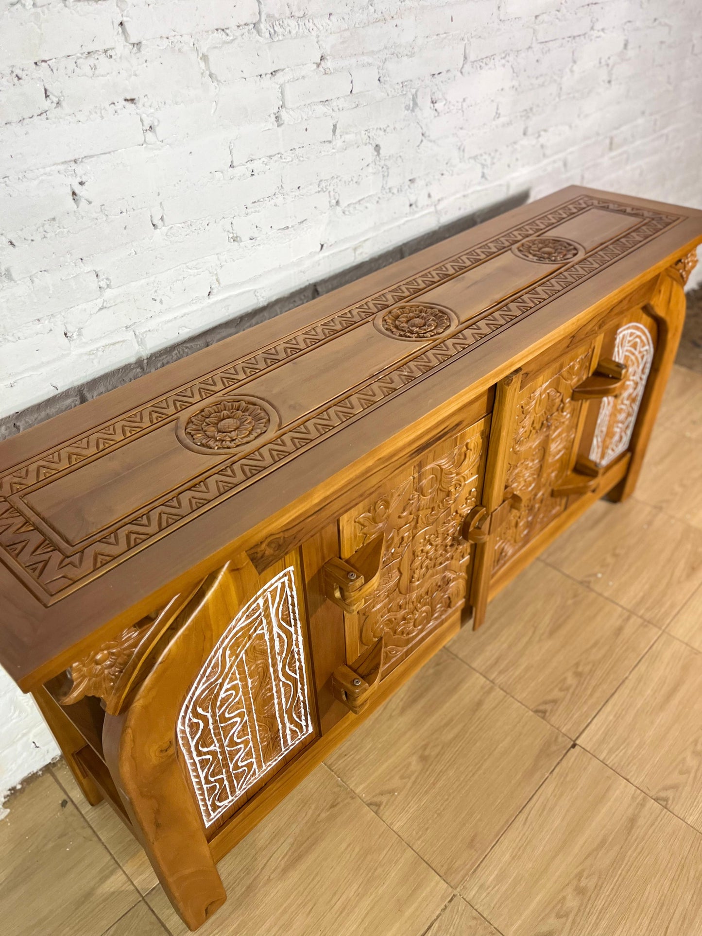 Wooden Carved Console Table "Kamelia" - 170 cm
